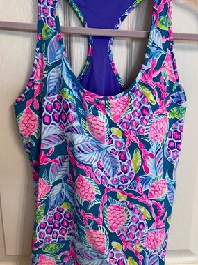 Lilly Pulitzer UPF 50+ Luxletic Tank in Maldives Green Turtle Wave Size M